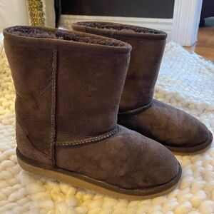 Short Brown UGGS